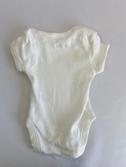 PRIMARK. Friends white bodysuit T.0 months