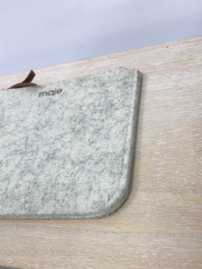 MAJE. Bolso mano fieltro