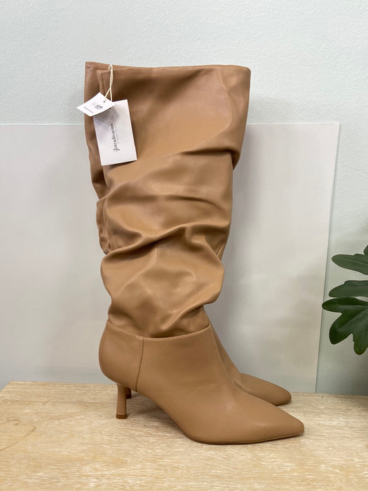 STRADIVARIUS.Botas altas beiges T.38