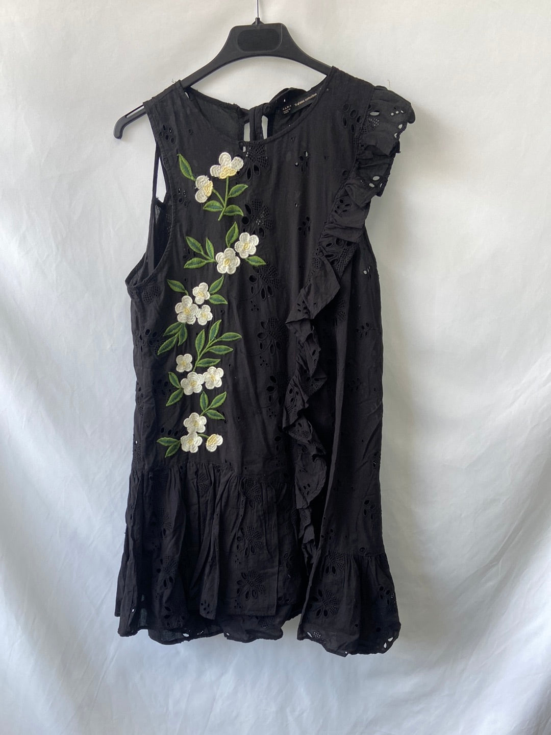 ZARA.Vestido negro troquelado bordado T.S