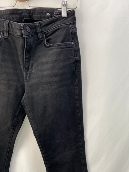 MASSIMO DUTTI. Classic black jeans size 36