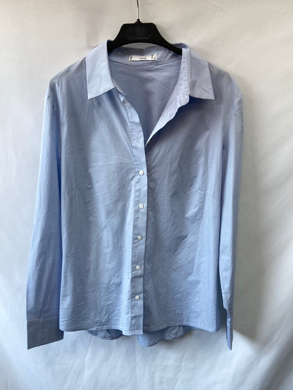 MANGO.Camisa azul clásica T.L