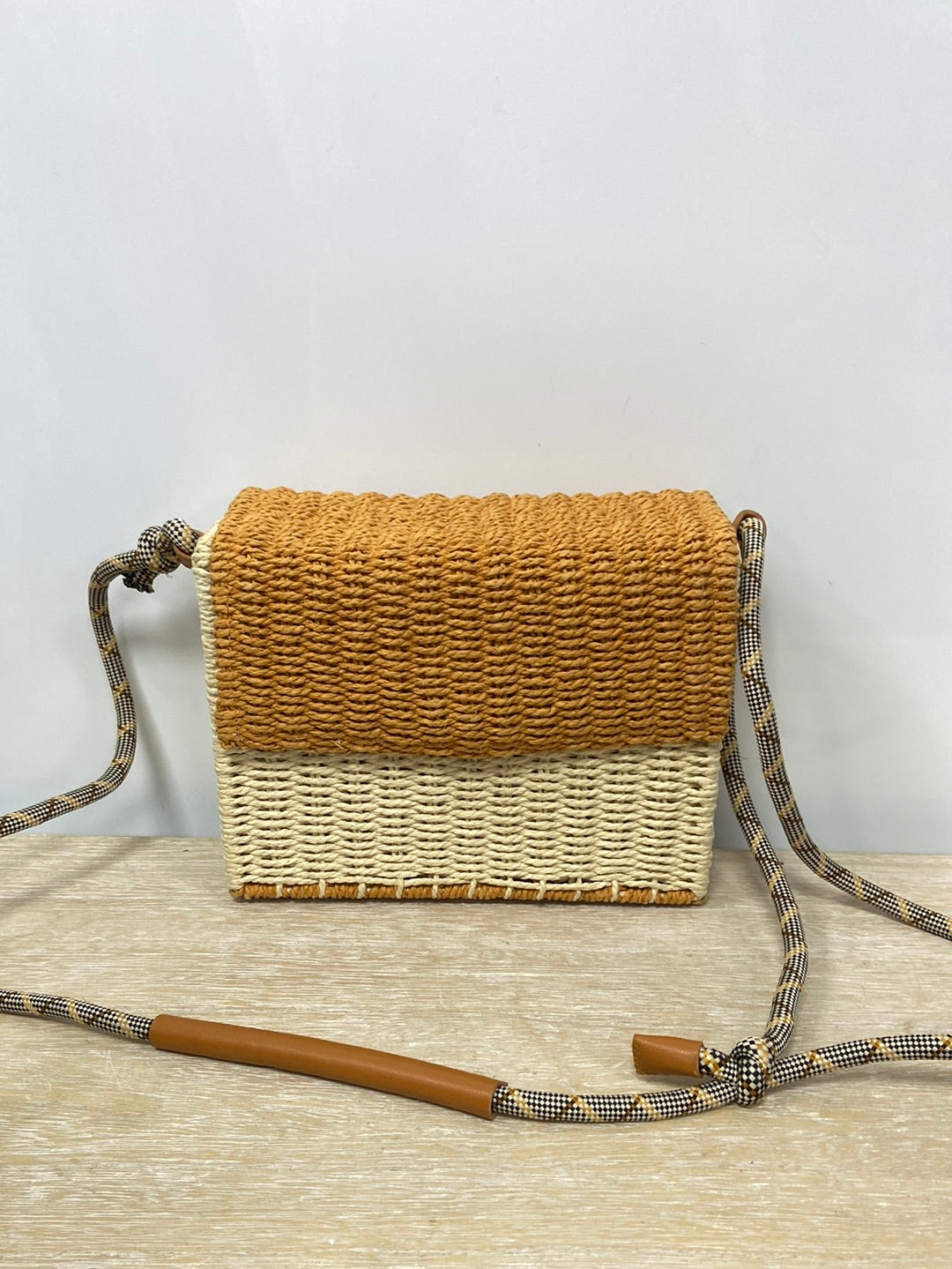OYSHO.Wicker basket