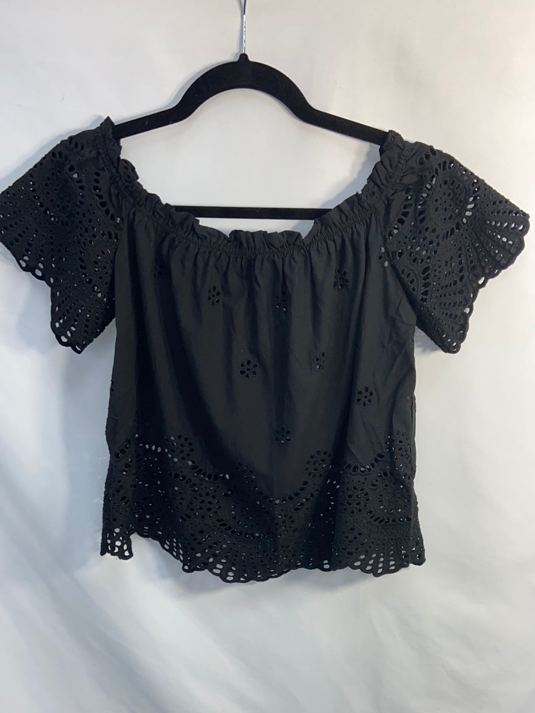 STRADIVARIUS. Top cuello barco troquelado T.M