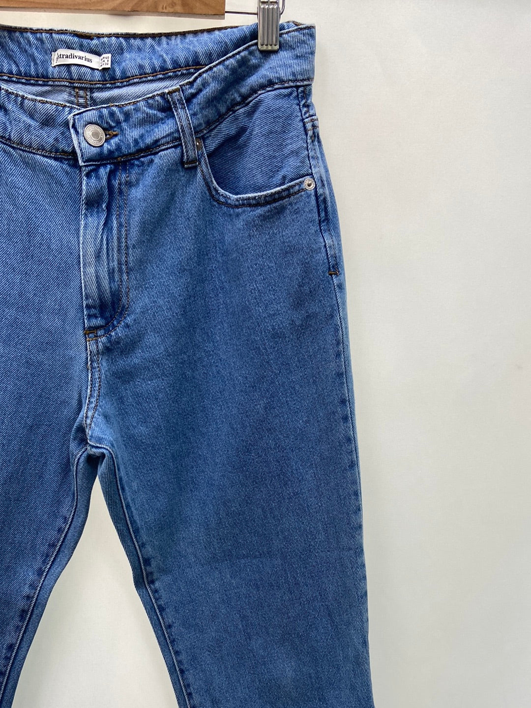 STRADIVARIUS.Flounce jeans size 40