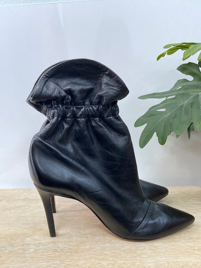 SCHUTZ. Botines goma tobillo T.38