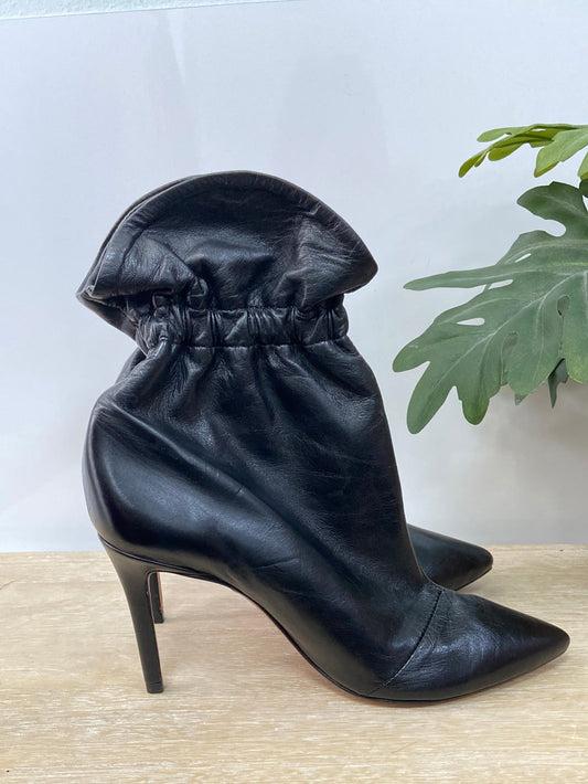 SCHUTZ. Botines goma tobillo T.38