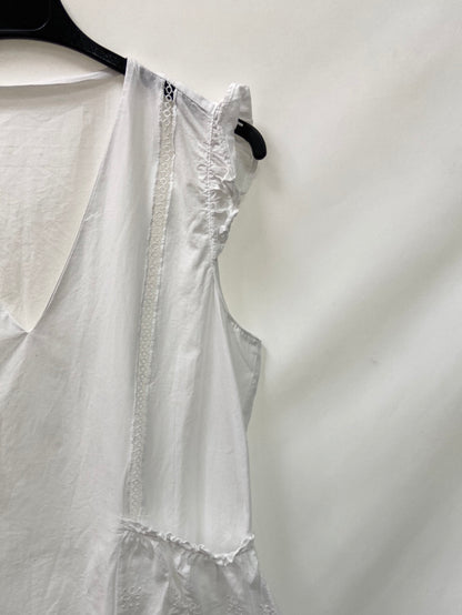 OTRAS.Blusa blanca detalles encaje TU (S)