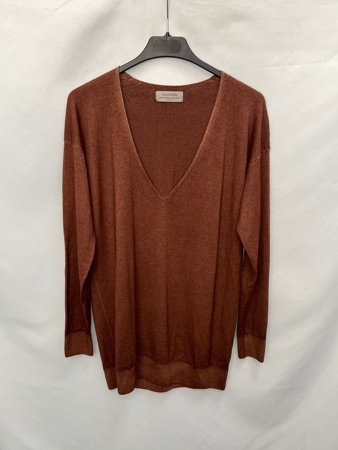 FALCONERY.Jersey cashemere cuello pico T.s