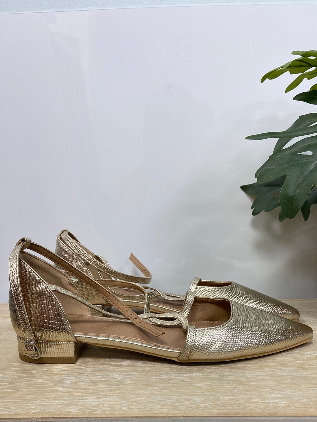 ASOS. Zapatos estilo bailarinas dorados T.38