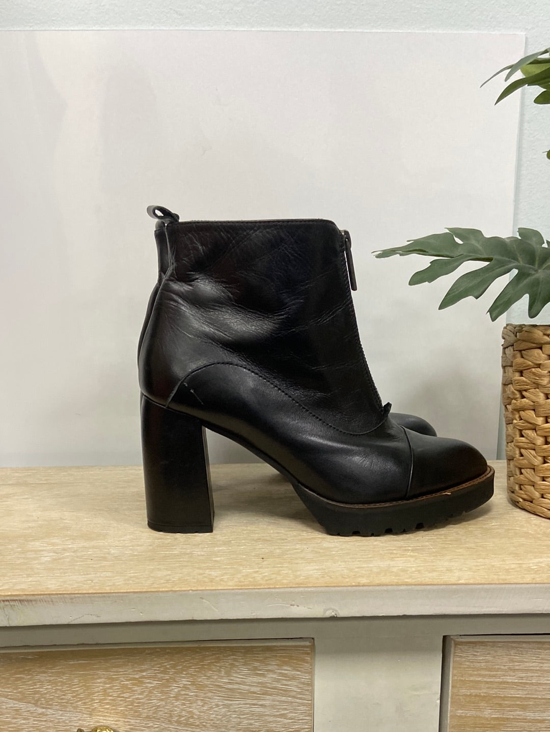 GADEA.Botines negros polipiel T.38