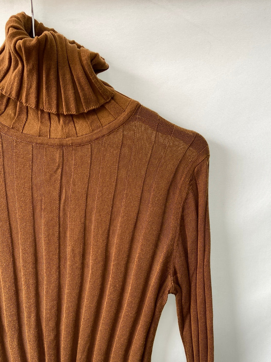 ZARA.Jersey punto camel cuello vuelto T.s