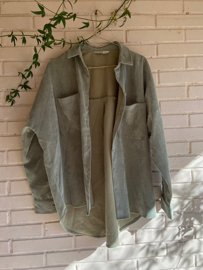 STRADIVARIUS. camisa/sobrecamisa pana verde T.m