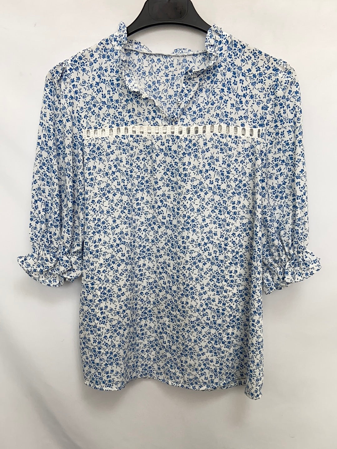 OTHERS. Romantic blouse with blue flowers Ts (Tara)