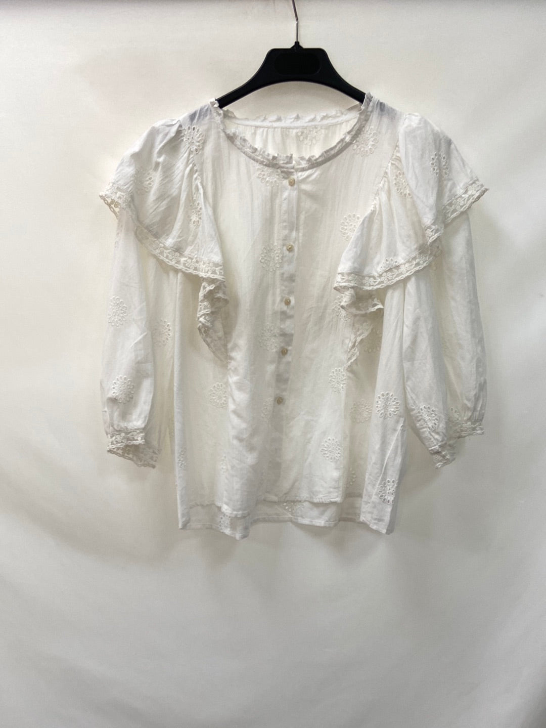 OTRAS.Blusa blanca detalles troquelados manga 3/4 TU (S)