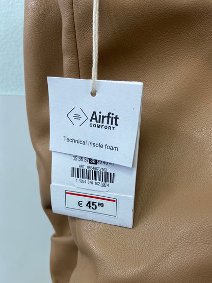 STRADIVARIUS.Botas altas beiges T.38