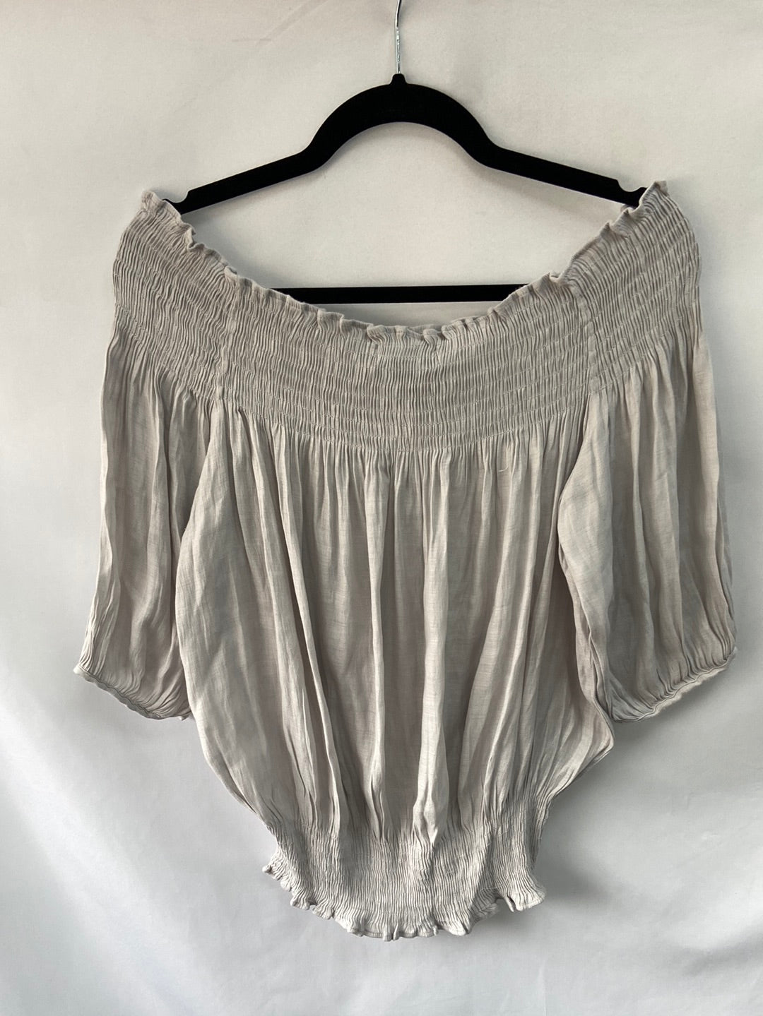 ZARA. Blusa cuello barco