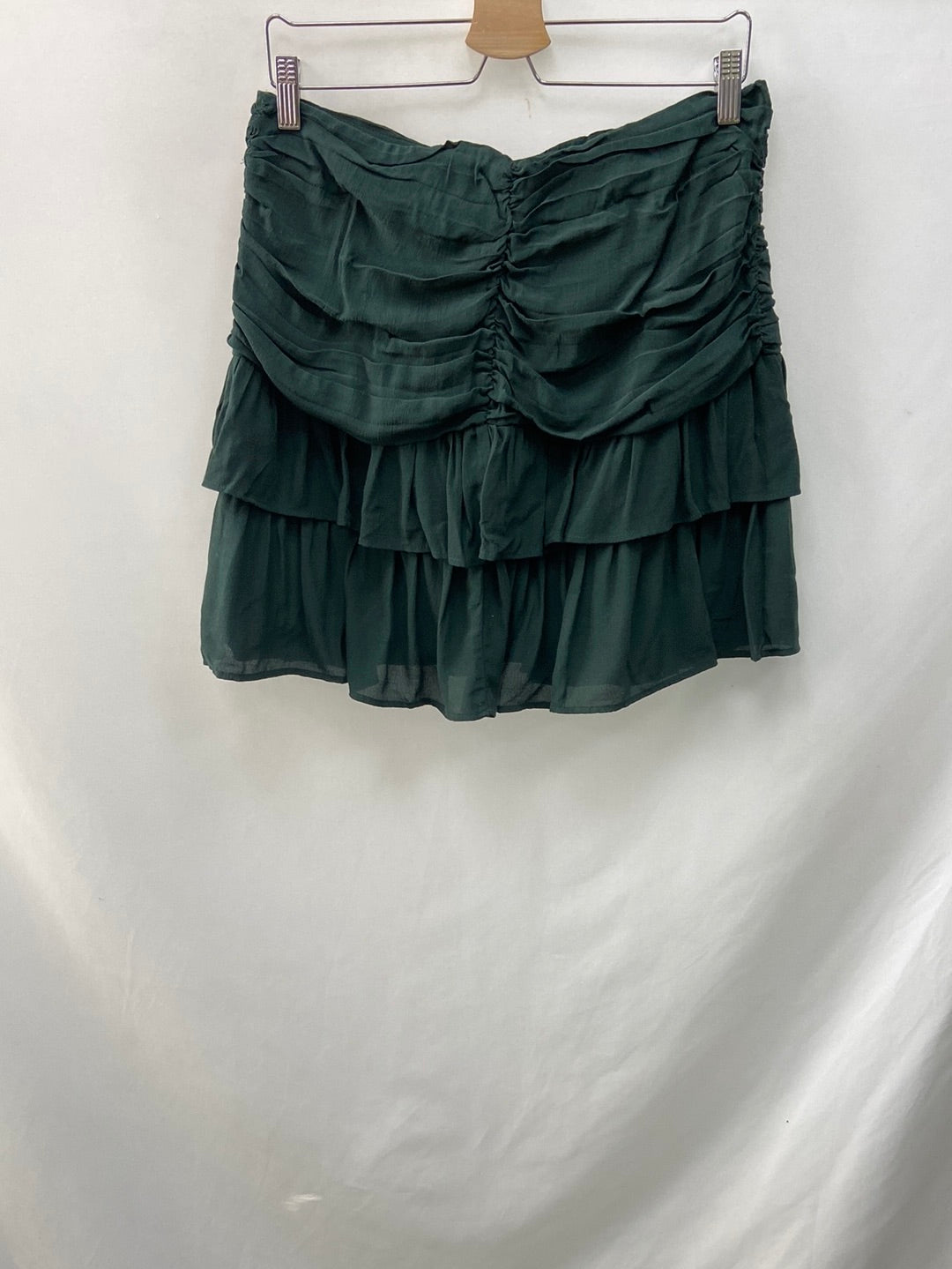 OTHERS. Short green gathered skirt TL