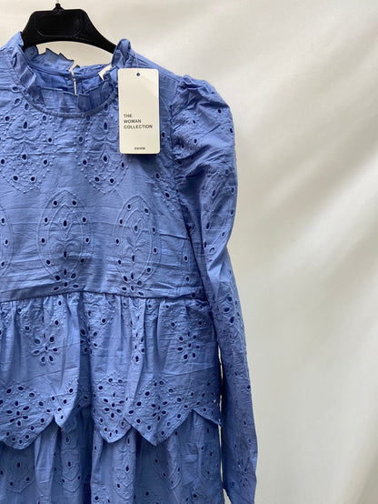 BBWM.Vestido corto azul troquelado T.M