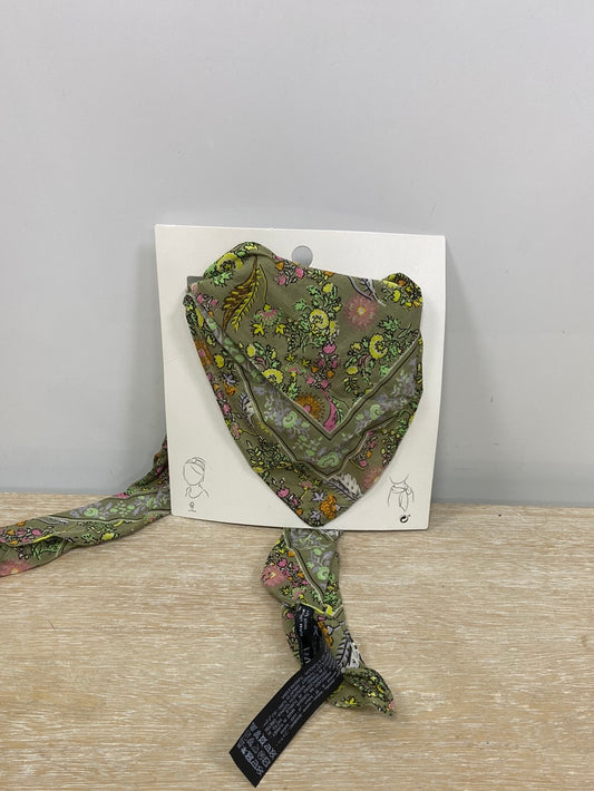 ZARA. Green floral scarf