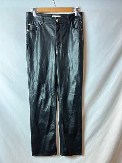 ZARA. Pantalón negros polipiel T.38