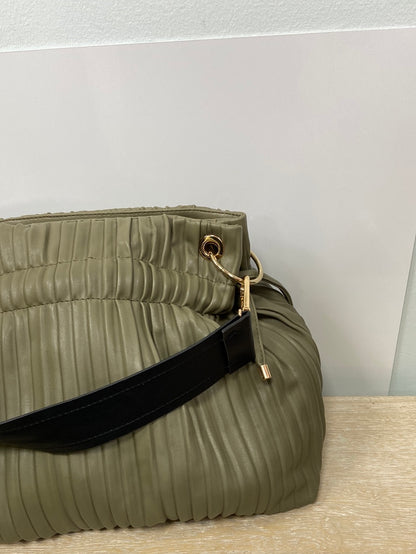 PARFOIS.Bolso verde plisado