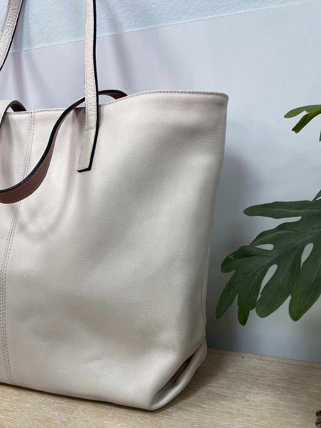 OTRAS. Bolso blanco grande