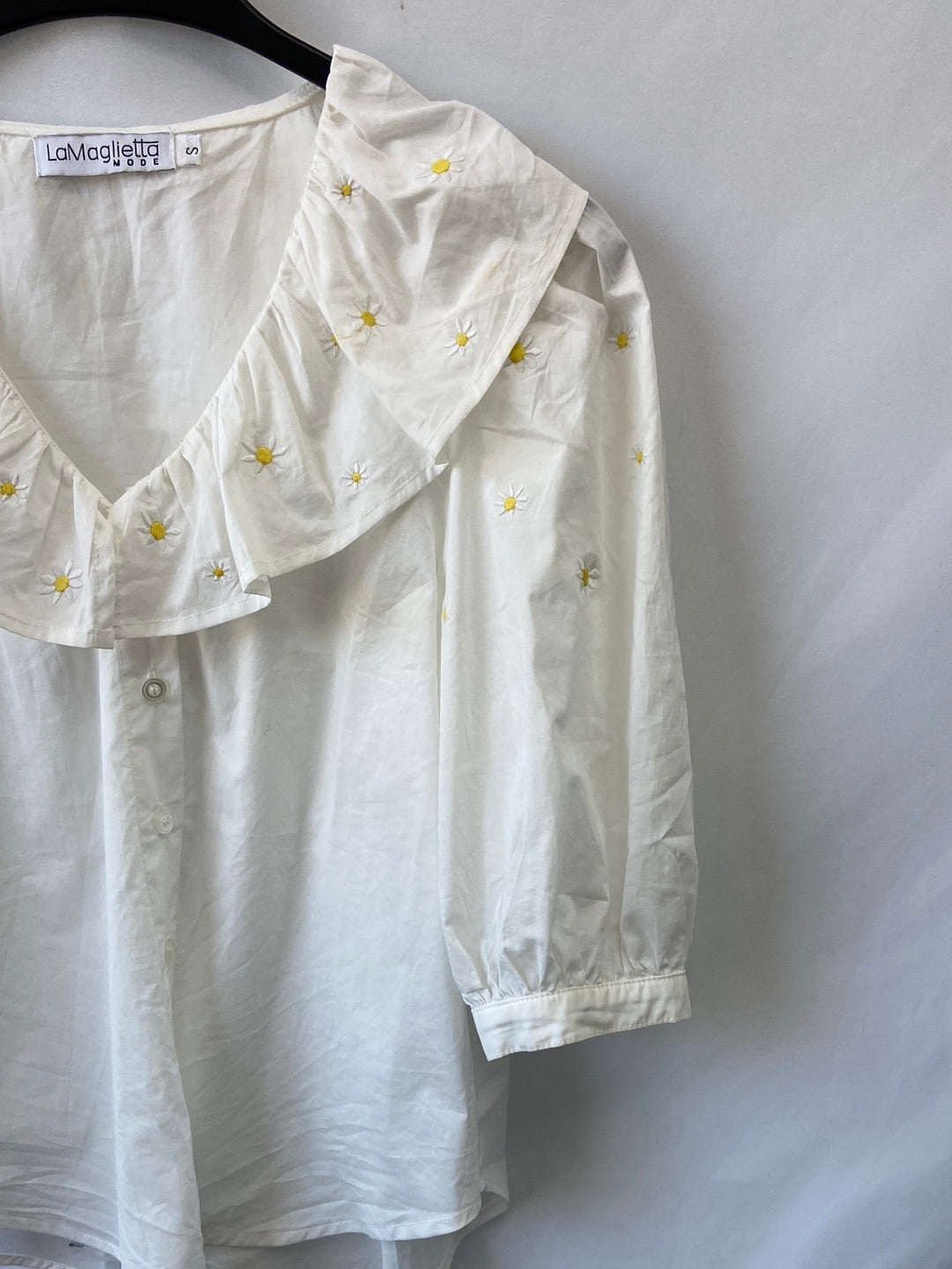 LA MAGLIETTA. Embroidered daisy blouse Ts