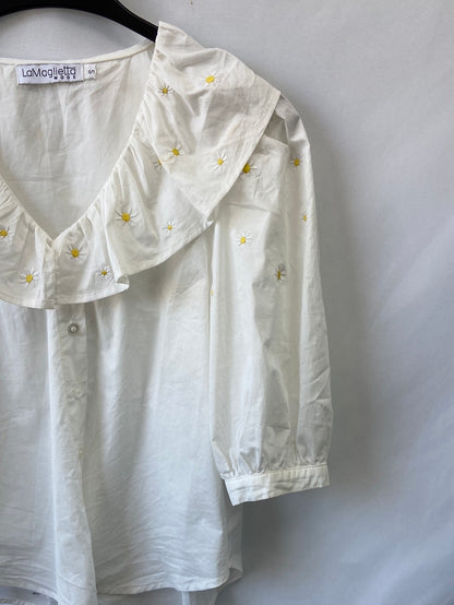 LA MAGLIETTA. Embroidered daisy blouse Ts