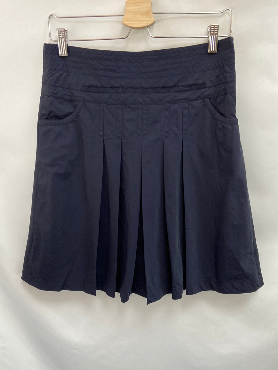 ADOLFO DOMINGUEZ. Skirt size 40