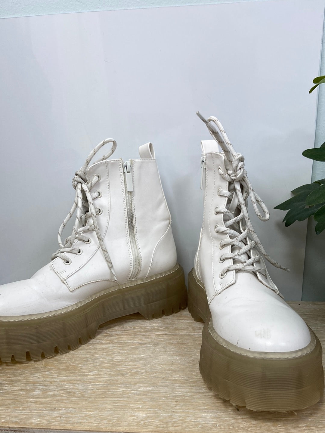 BERSHKA.Botas altas plataforma cordones T.38 (Tara)