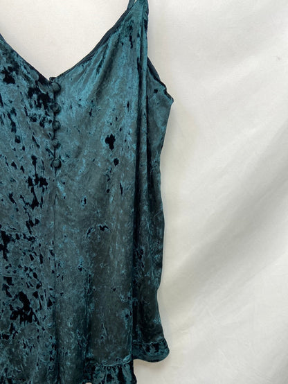 PULL&BEAR. Mono terciopelo verde T.l