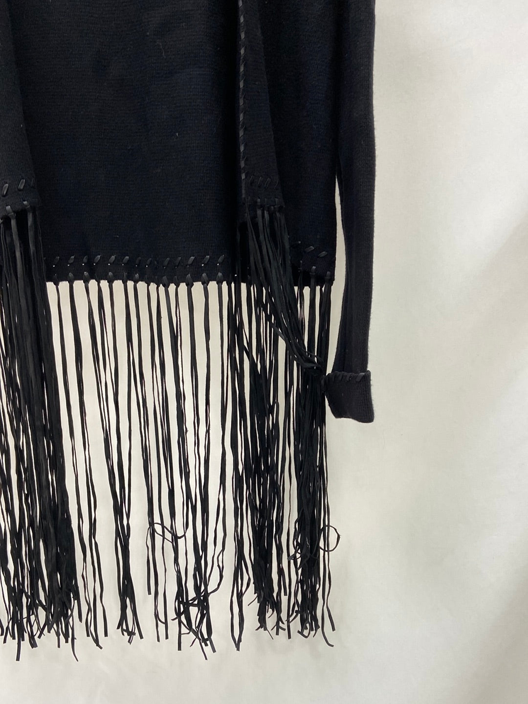 ZARA.Chaqueta negra punto flecos T.M