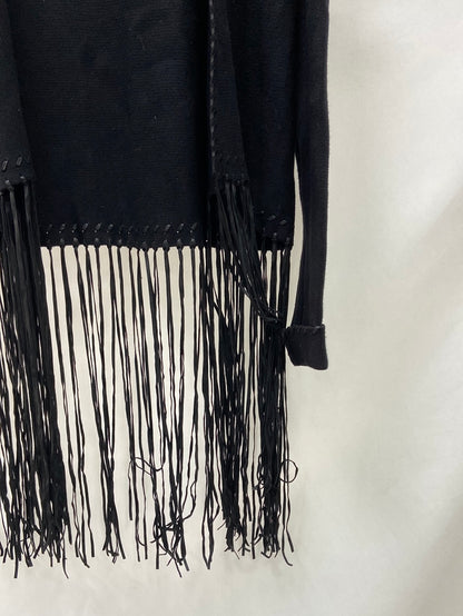 ZARA.Chaqueta negra punto flecos T.M