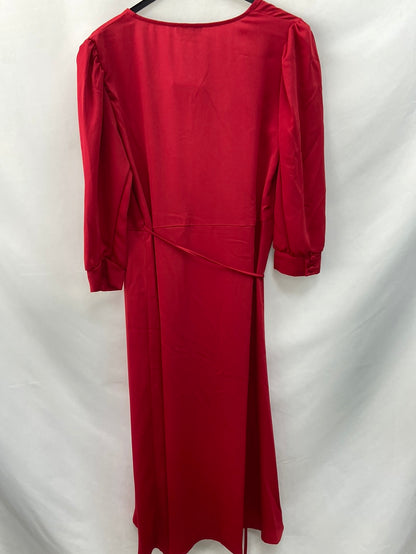 BY CLÉA.Vestido midi rojo cruzado (36/38 y 40/42)