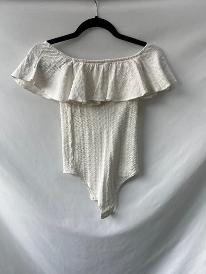 OYSHO.Body blanco textura volante T.s