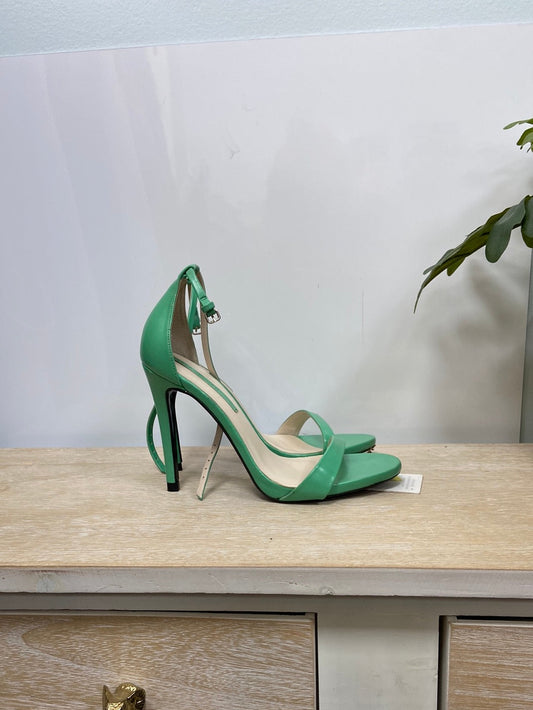 ZARA. Sandalia tacon verde T.37