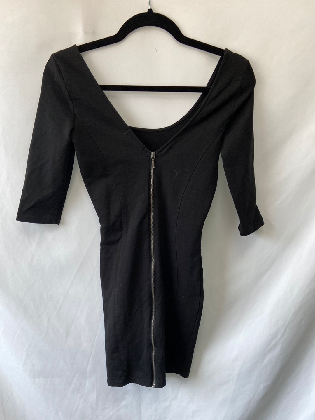 BERSHKA. Vestido negro ajustado T.s