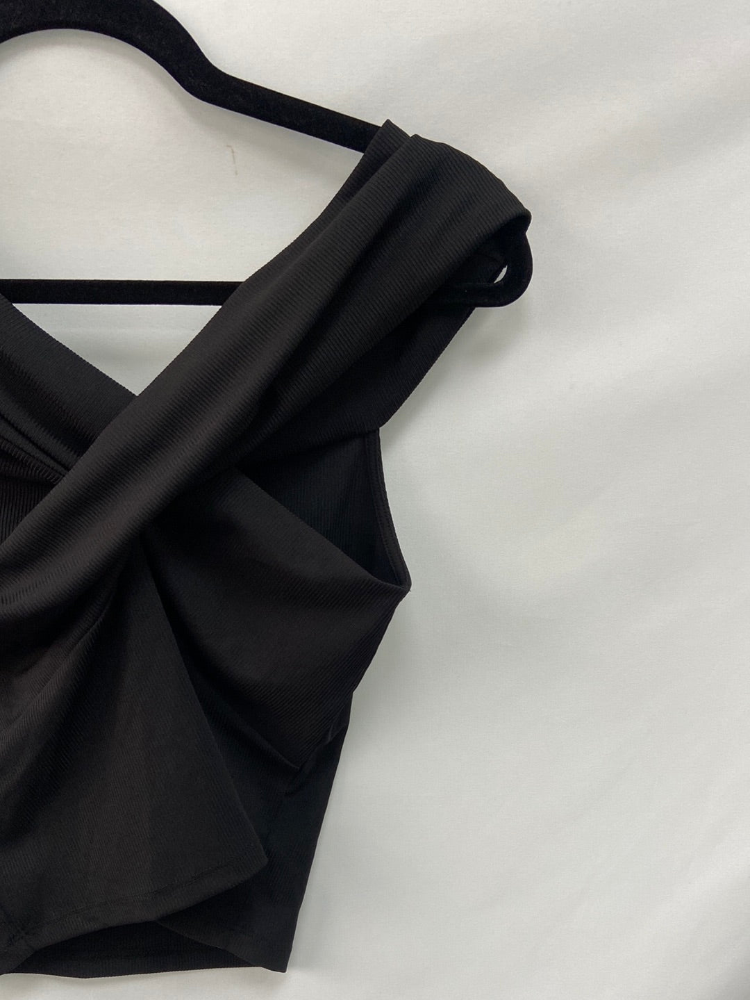 ZARA.Top negro escote cruzado T.m