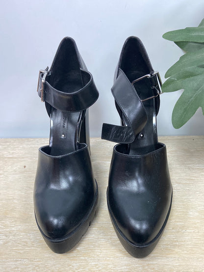 ZARA. Closed black heel size 39