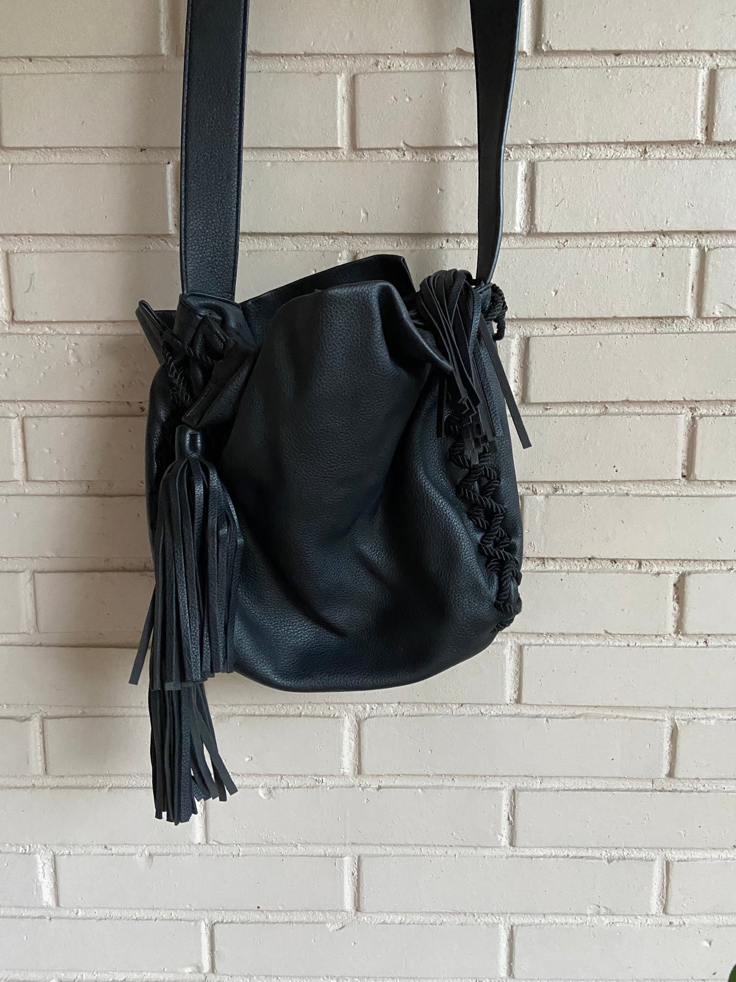 Bolso negro tipo saco