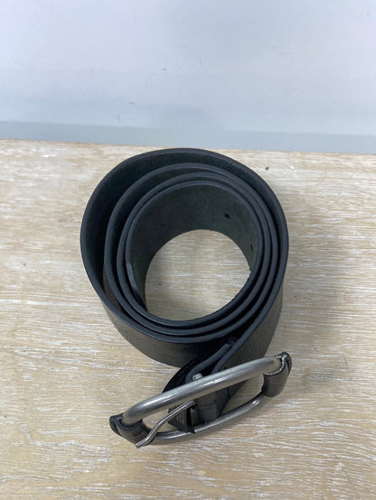 MASSIMO DUTTI. Cinturón negro piel  T.75