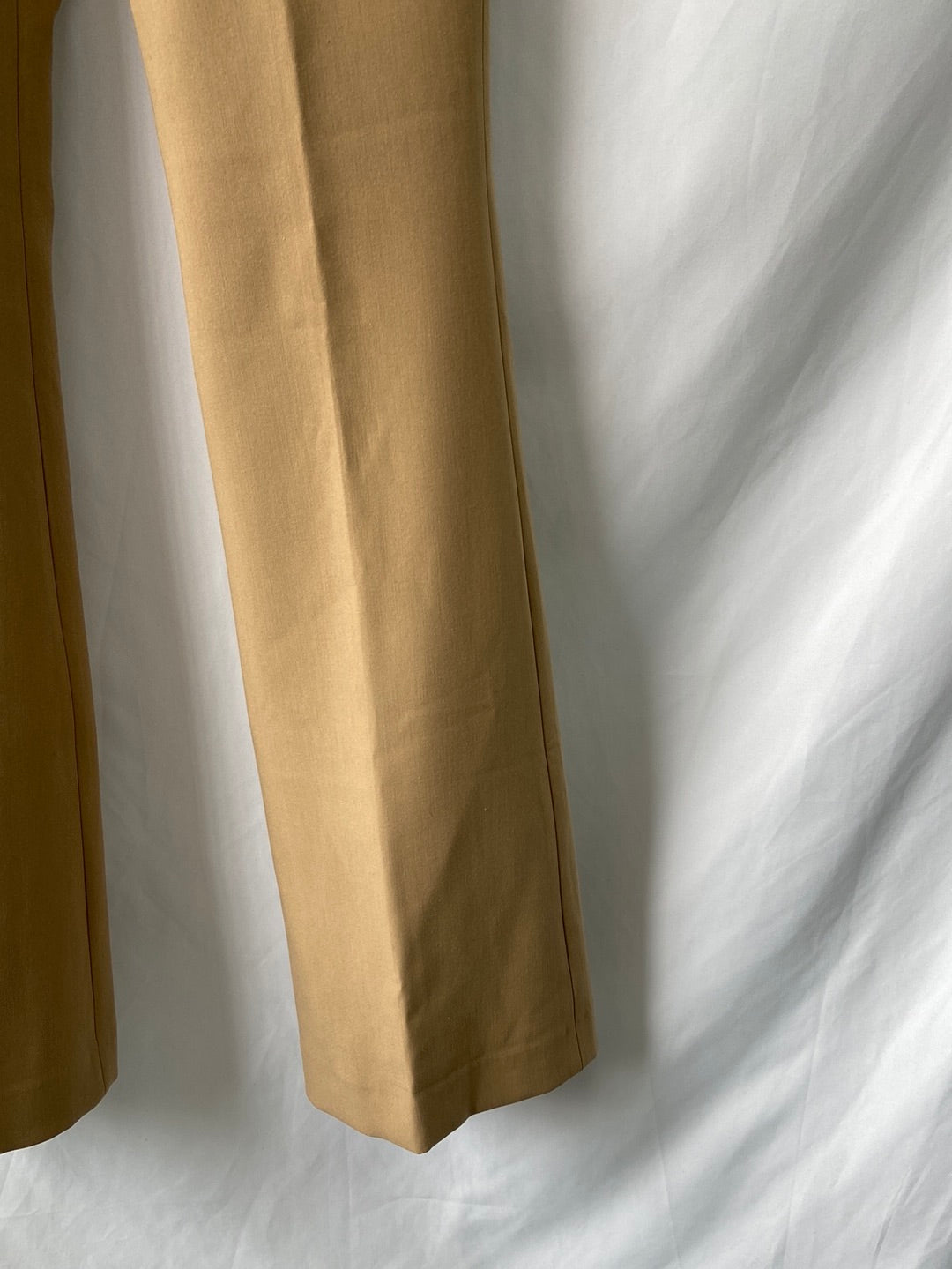 MANGO.Pantalones pinza campana T.34