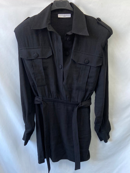 MARÍA VICTORIA PAOLILLO.Vestido negro hombreras T.L