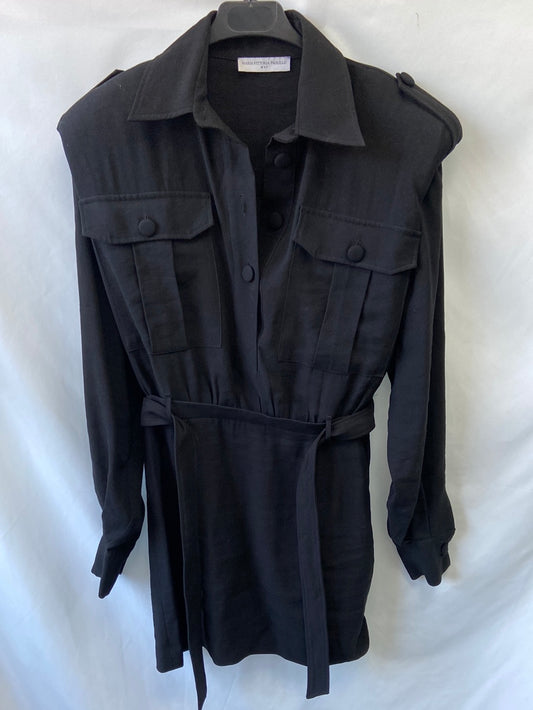 MARÍA VICTORIA PAOLILLO.Vestido negro hombreras T.L