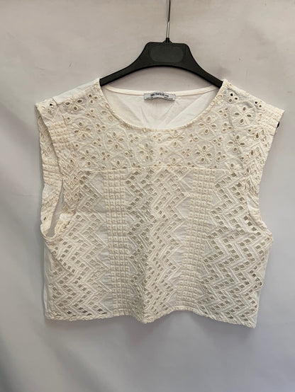 ZARA.Off-white die-cut top with TL lining