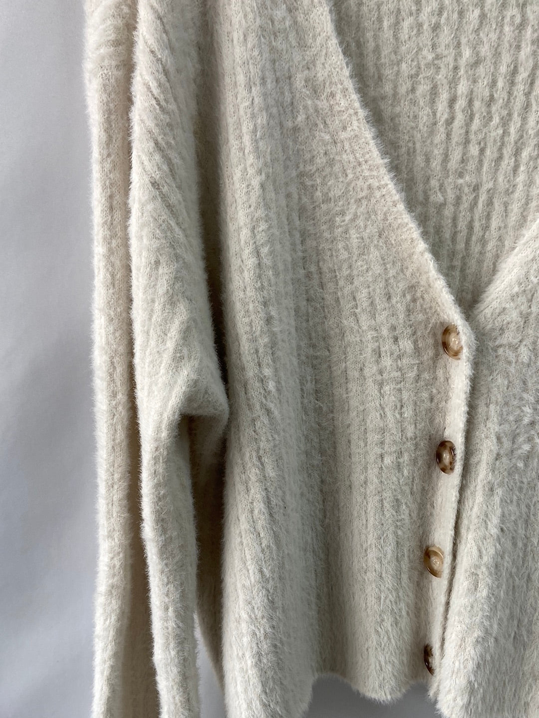 PULL&BEAR.Rebeca punto pelito beige T.L