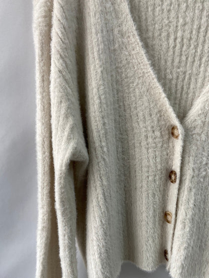 PULL&BEAR.Rebeca punto pelito beige T.L