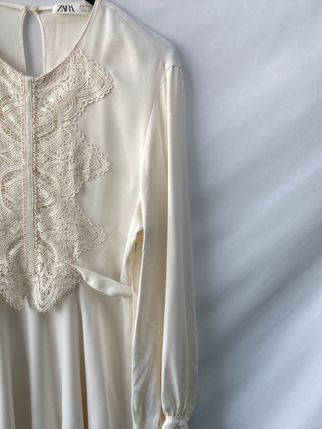 ZARA. Vestido corto blanco encaje  T.s