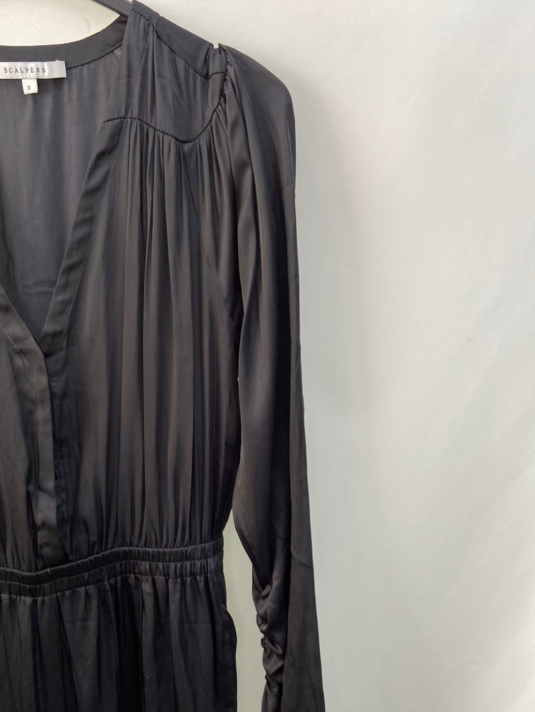 SCALPERS.Mono largo gris T.S